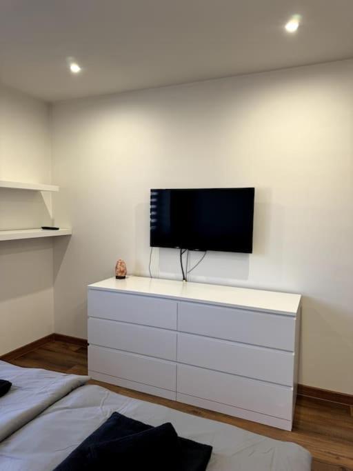 Modern Apartment In City Centre Besztercebánya Kültér fotó